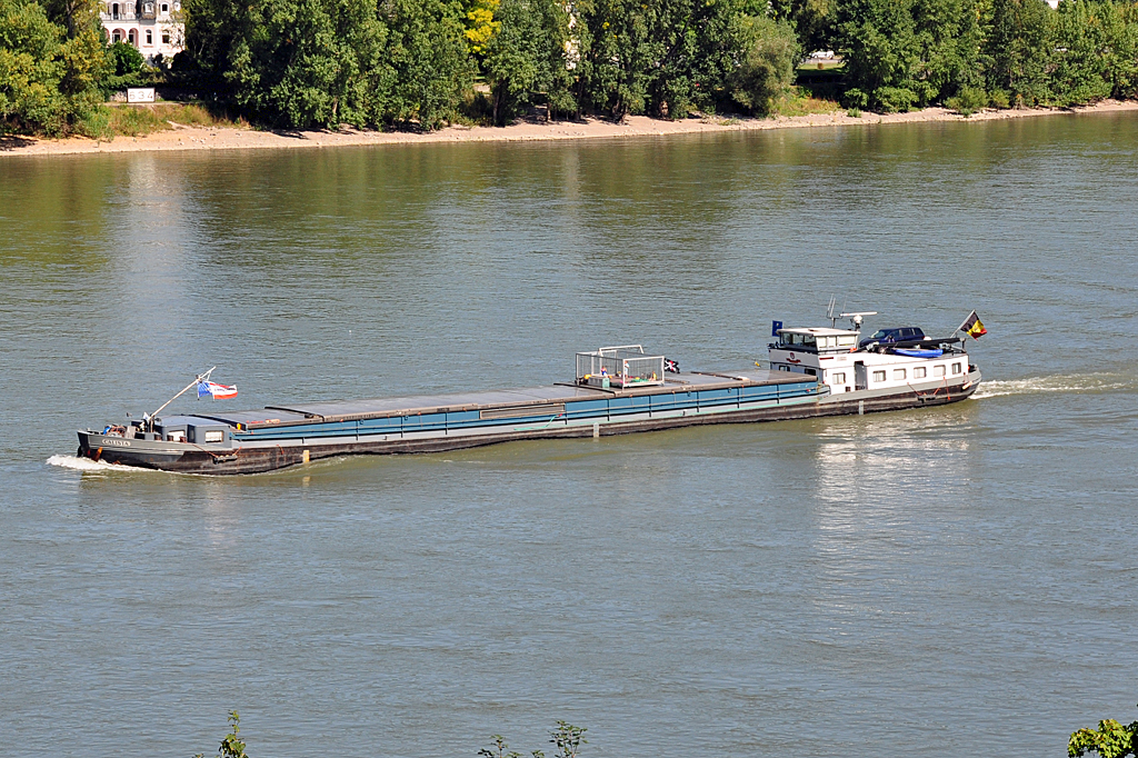 Frachter  Calista  mit  Kindergefngnis  (1 Insasse !!) an Deck, auf dem Rhein bei Remagen - 08.09.2012