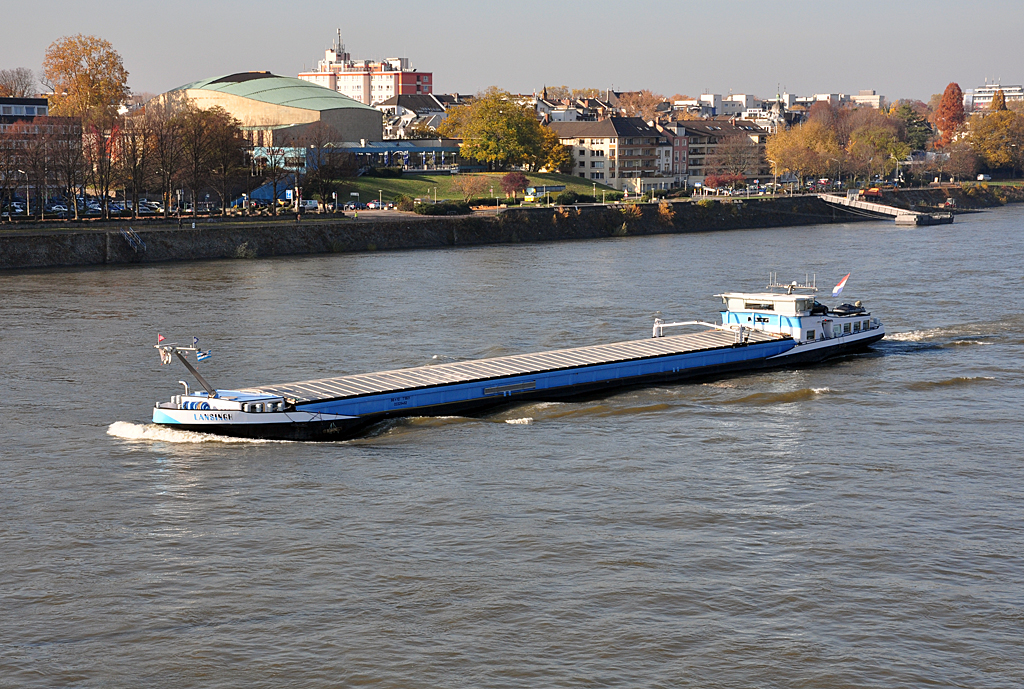 Frachter  Lansingh  (NL), Lnge 86 m - Breite 10 m, auf dem Rhein bei Bonn - 14.11.2012