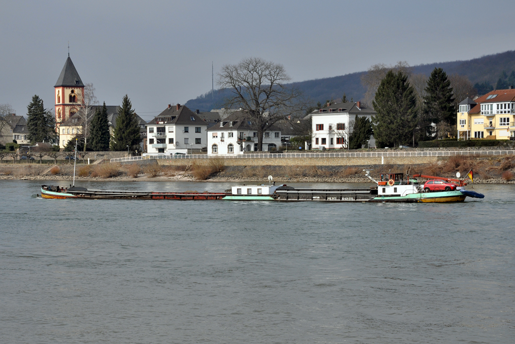 Frachter  Spardera  auf dem Rhein querab Erpel - 08.03.2013