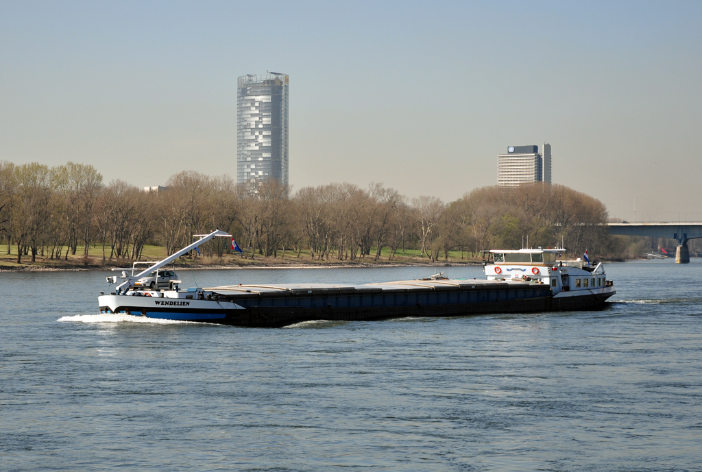 Frachter  Wendelien  auf dem Rhein sdlich von Bonn - 26.03.2012