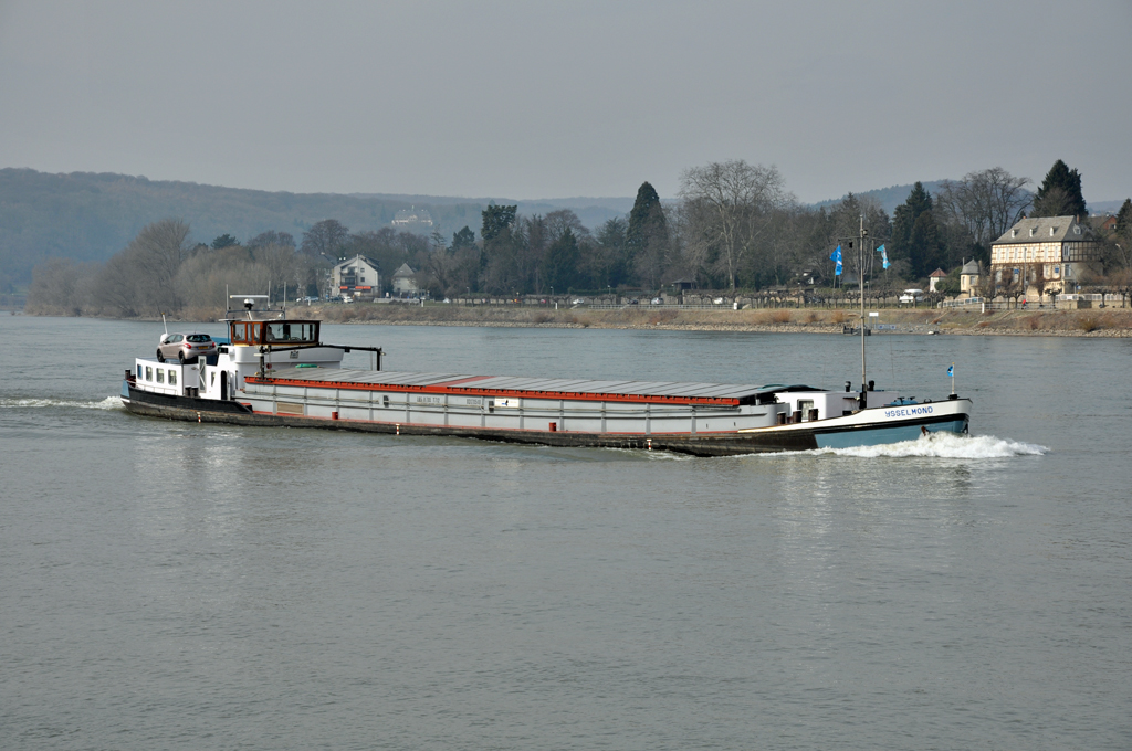 Frachter  Ysselmond  auf dem Rhein bei Remagen - 08.03.2013