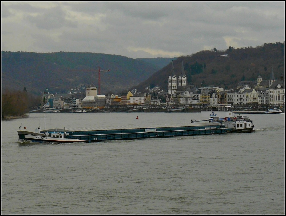 Frachtschiff ANTARES auf dem Rhein bei Boppard aufgenommen am 20.03.2010.