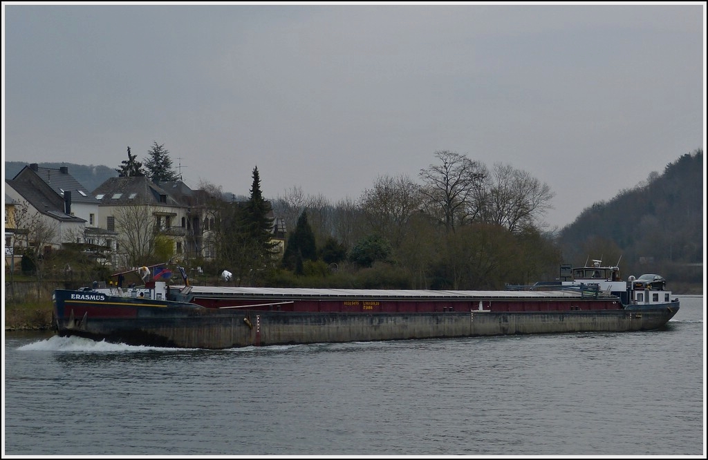 Frachtschiff ERASMUS, EUNr. 0231595, Bj 1960, L 80 m, B 8,60 m, Ladekapatzitt 1086 T, gebaut von der Arminiuswerft in Bodenwerder, aufgenommen auf der Mosel nahe Wasserbillig Stromaufwrts am 08.04.2013.