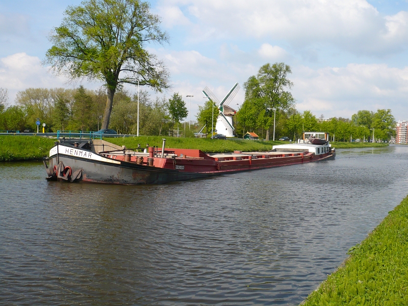 Frachtschiff Henmar fotografiert in Leiden, Niederlande am 06-05-2010.

