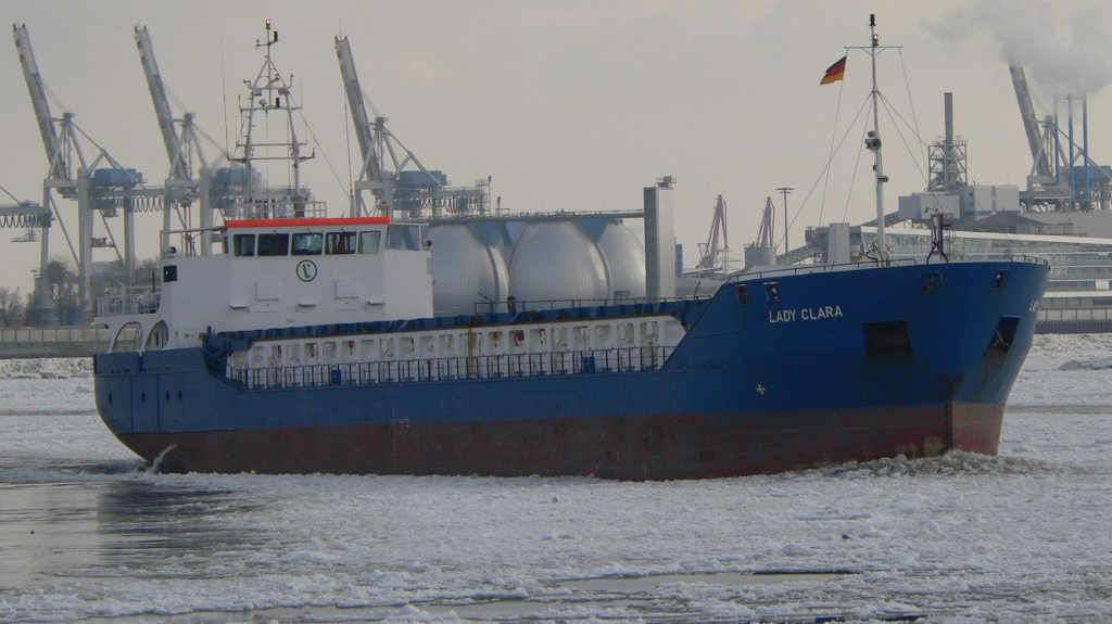 Frachtschiff  Lady Clara  am 10.2.2012 in der Elbe.