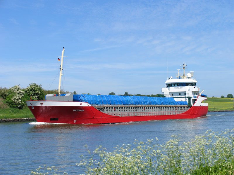 Frachtschiff WESTGARD, Flagge Niederlande, Rotterdam (IMO-Nr. 9196187),  L: 89,0m, B: 12,0m; gebaut 2000 bei PETERS SCHEEPSWERF, KAMPEN NETHERLANDS auf dem Nord-Ostsee-Kanal (NOK) in Richtung Brunsbttel; 05.06.2010

