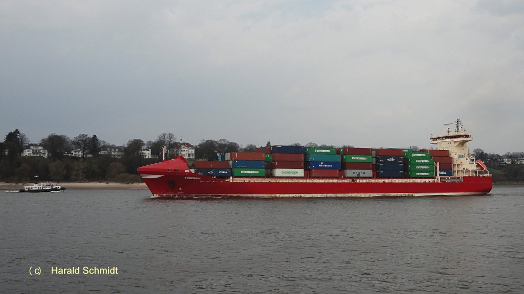 FREDERIK (IMO 9328637) am 16.4.2013, Hamburg auslaufend, Elbe vor velgnne /
ex Maers Rom (2005-2008), Leni (2005) /
Feederschiff / BRZ 14.072 / La 154,52 m, B 24,5 m, Tg 9,5 m / 1x MAN B&W 7 S 50 MC-C, 10.600 kW, / 2005 bei Rolandwerft D. Hegemann, Bremen / Flagge: Malta, Heimathafen: Valetta / 
