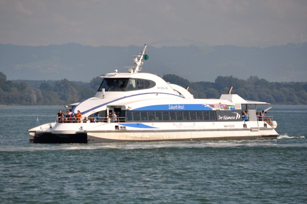 FRIEDRICHSHAFEN (Bodenseekreis), 03.09.2010, Katamaran Fridolin auf dem Bodensee vor Friedrichshafen