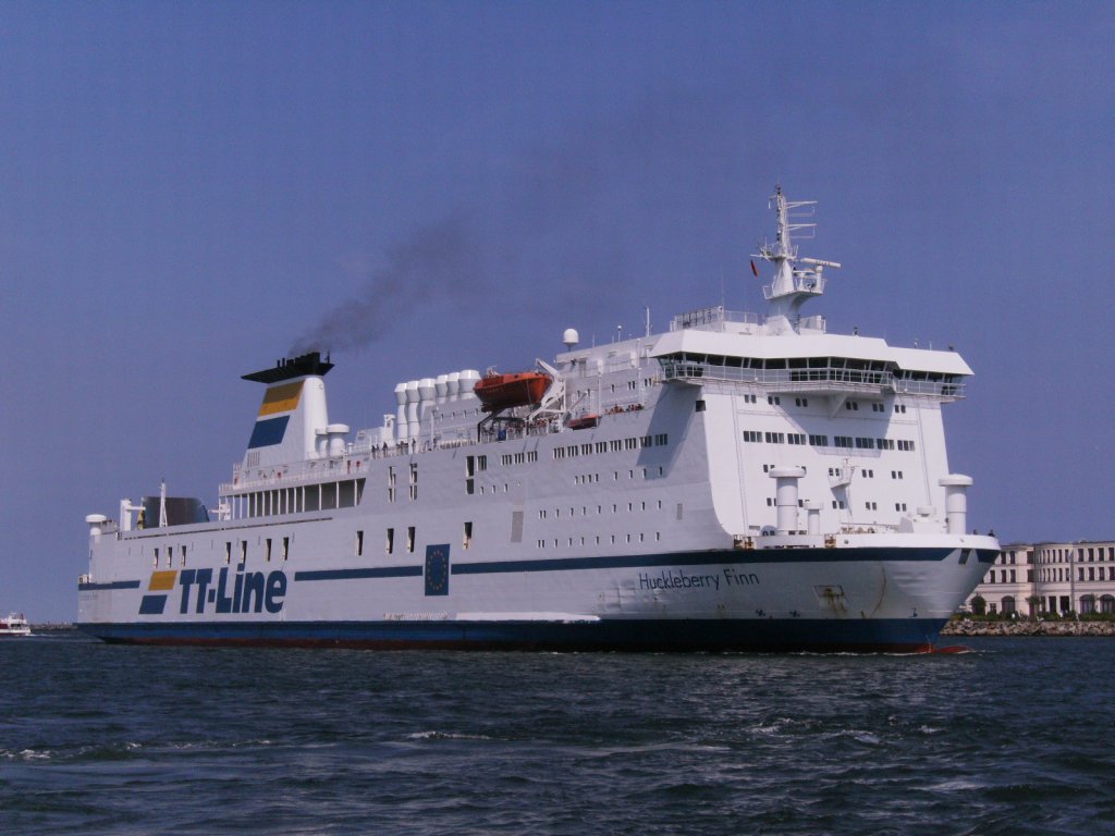 FS Huckleberry Finn kam am 6.08.2010 von Trelleborg in Rostock an.