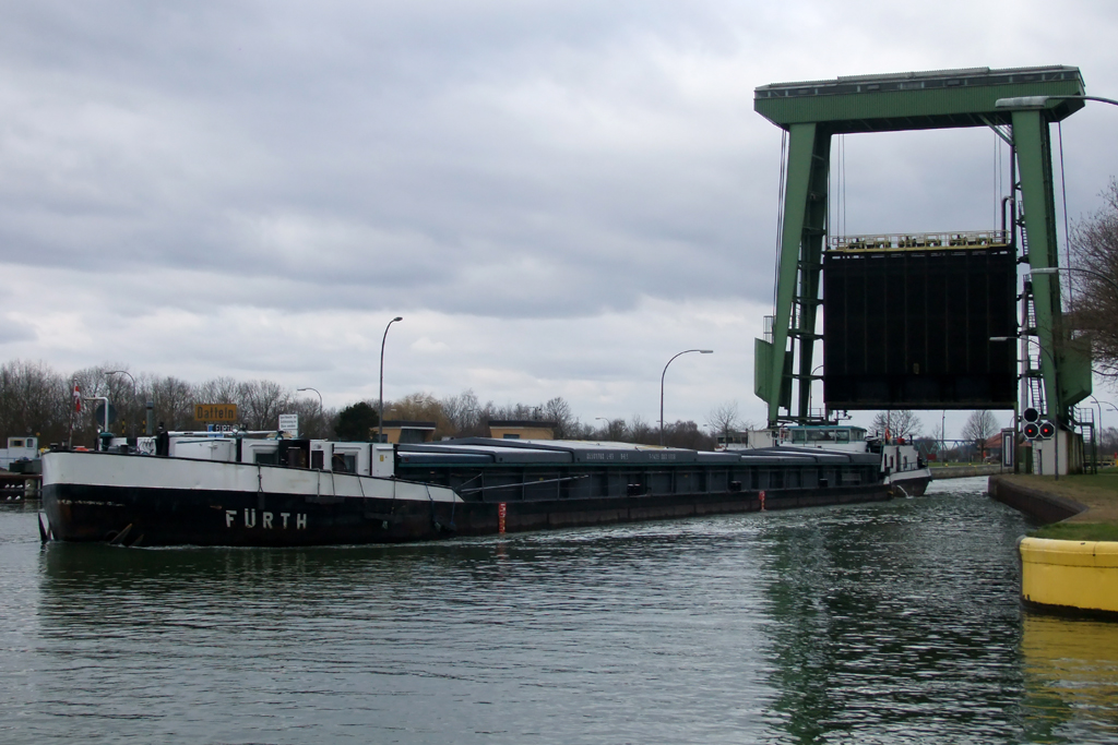  FRTH  bei der Ausfahrt aus der groen Schleuse in Datteln 11.3.2012