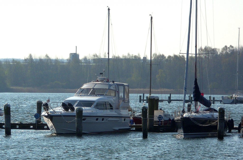 GABRIELE MMSI # 211290410, liegt am Steg von der Werft GRELL in der Schlutuper Wiek in Lbeck...  Aufgenommen am 19.4.2012