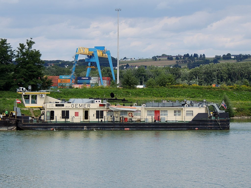 GEMER(33001198; L=36; B=11mtr; 2x515kW; Bj.1986)im Hafen Ennsdorf; 120808