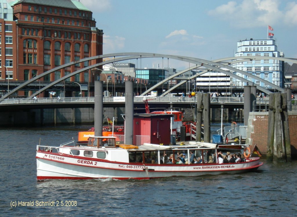 GERDA 2 am 2.5.2008 auf der Elbe vor dem Baumwall
Barkassen-Meyer, Hamburg / Traditionsbarkasse / Sitzpltze: auen 20, innen 45 Personen
