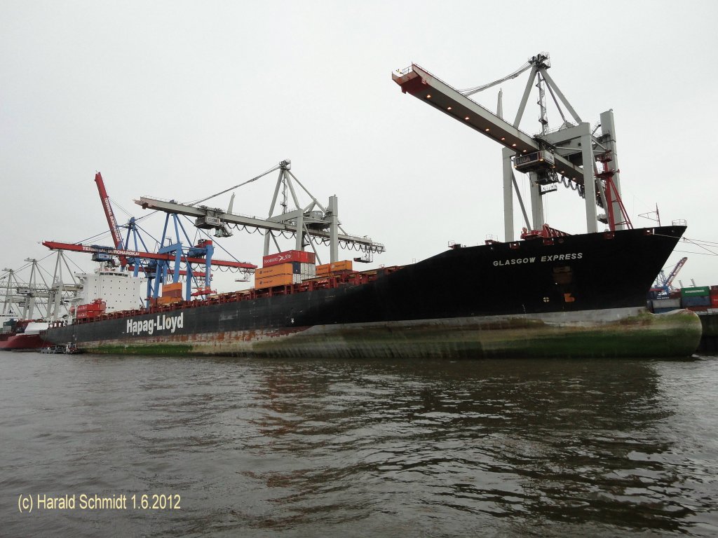 GLASGOW EXPRESS  ( IMO 9332589) am 6.1.2012, Hamburg, Elbe, Stromliegeplatz Athabaskakai /
ex: MAERSK DAYTON (bis 11.2007), CP BOREALIS (bis 03.2006), CONTSHIP BOREALIS (bis 08.2005) / 
Containerschiff / GT 46009 / La 281 m, B 32 m, Tg 11,5 m / TEU 4121, Reefer 1304 / 24500 kW, 21 kn / 2002 bei Daewoo, Goeje, Sdkorea / Hapag-Lloyd-Hamburg, Flagge: Deutschland, Heimathafen: Hamburg /
