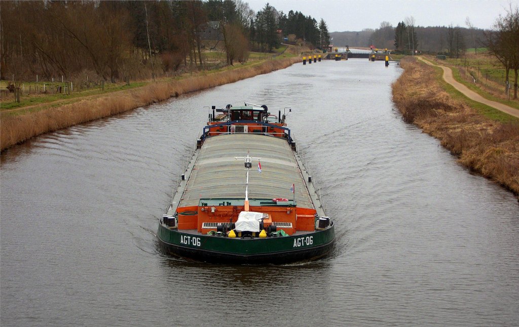 GMS AGT-06 ENI 08340134, kommt aus der Schleuse Krummesse im ELK und fhrt mit Kurs Lbeck 3,5 Kn. ... Aufgenommen: 11.03.2012