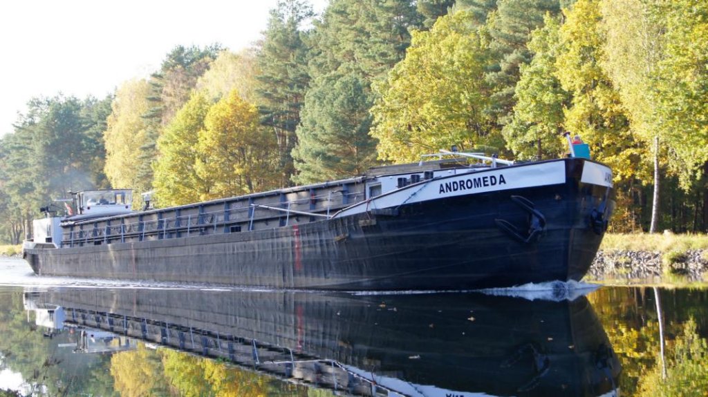 GMS  Andromeda  auf dem Oder - Havel - Kanal bei Marienwerder in Richtung Eberswalde am 19.10.12 gegen 15:00 Uhr.
Heimathafen Stepnica/PL.
Schiffsdaten
 
Name: Andromeda
 Ex-Name: 4x Marie Stolte
 gemeldet in: Pila
 Nationalitt: :pl:
 Europanummer: 8348071 

Lnge: 67,00 m
 Breite: 7,22 m
 Tiefgang: 2,35 m
 Tonnage: 749 t
 
Maschinenleistung: 490 PS
 Maschinen-Hersteller: MWM
 
Baujahr: 1958
 Bau Nr: 617 
Erbaut in: :d:
 Bauwerft: Carl Heidelmann, Lauenburg
 