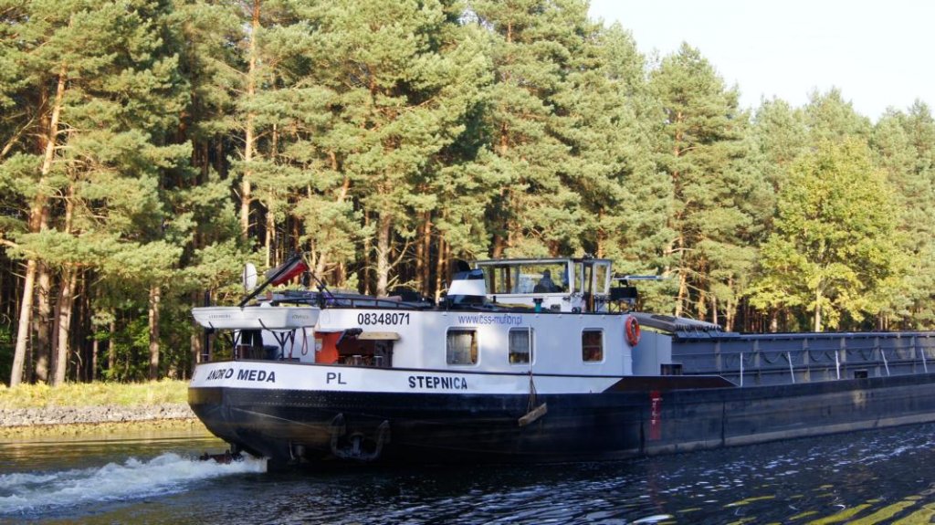 GMS  Andromeda  auf dem Oder - Havel - Kanal bei Marienwerder in Richtung Eberswalde am 19.10.12 gegen 15:00 Uhr. Bild 2
Heimathafen Stepnica/PL.
Schiffsdaten
 
Name: Andromeda
 Ex-Name: 4x Marie Stolte
 gemeldet in: Pila
 Nationalitt: :pl:
 Europanummer: 8348071 

Lnge: 67,00 m
 Breite: 7,22 m
 Tiefgang: 2,35 m
 Tonnage: 749 t
 
Maschinenleistung: 490 PS
 Maschinen-Hersteller: MWM
 
Baujahr: 1958
 Bau Nr: 617 
Erbaut in: :d:
 Bauwerft: Carl Heidelmann, Lauenburg
 