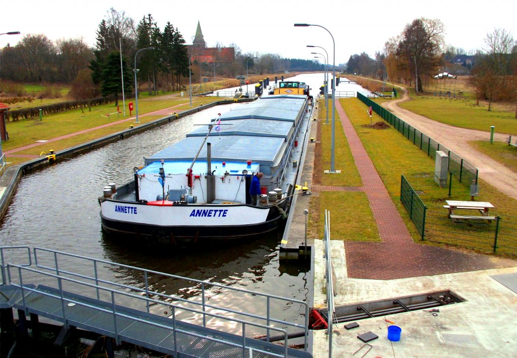 GMS ANNETTE ENI 04012410, hat auf dem Weg nach Lbeck in der Schleuse Berkenthin
festgemacht...  Aufgenommen: 7.3.2012