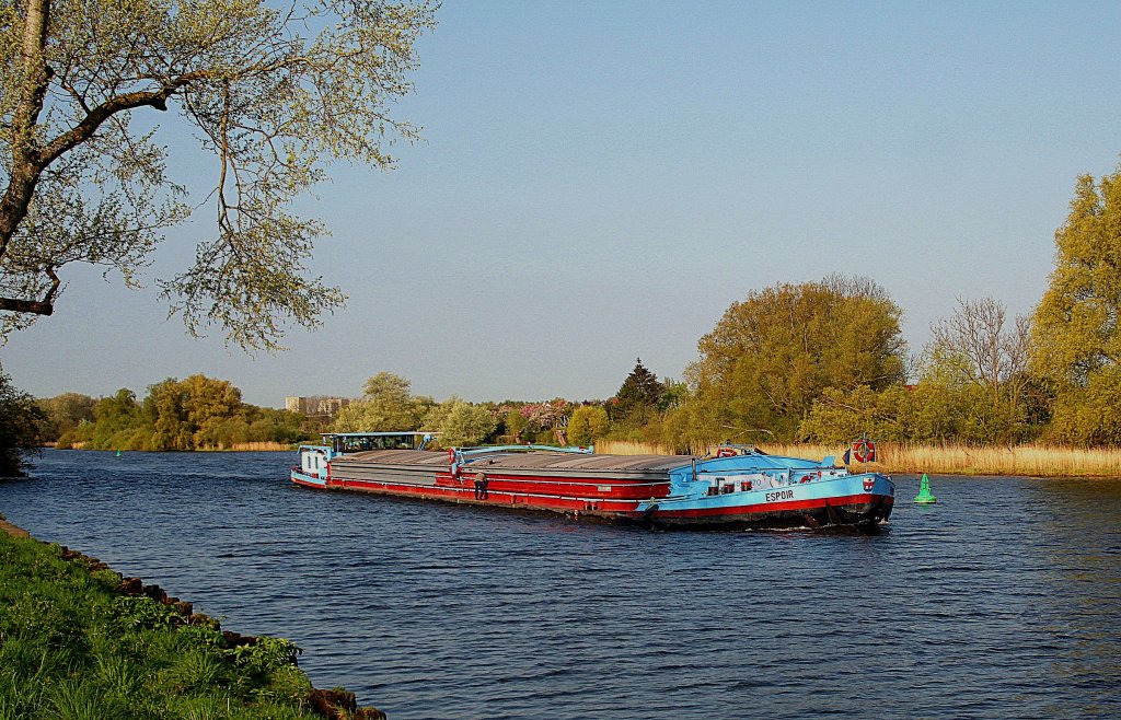 GMS ESPOIR ENI 04801970, kommt im ELK von Bremen mit Kraftwerkssand fr den Lbecker Lehmannkai 3 in Herrenwyk... Aufgenommen: 2.5.2012