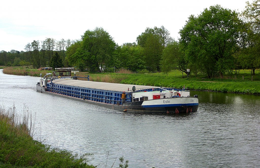 GMS ESTE ENI 04021150 im ELK mit Kurs Lbeck hier Hhe Hude / Kanalbrcke...
Aufgenommen: 13.5.2012