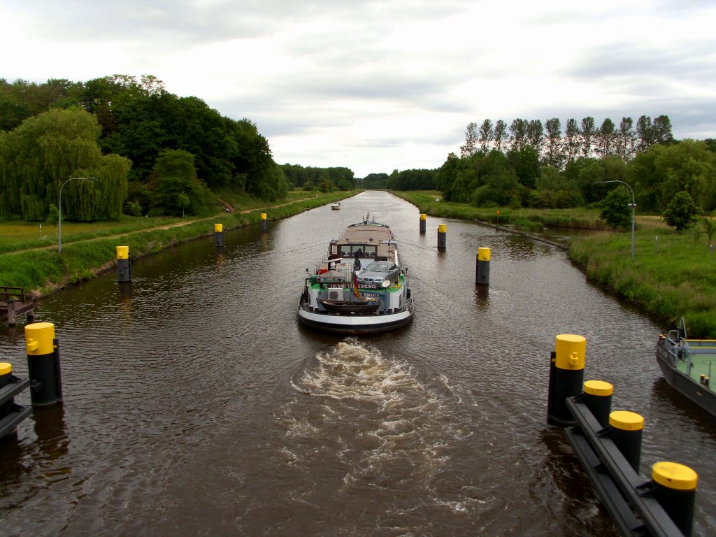 GMS ISLAND ENI 040157000, hat die Berkenthiner ELK-Schleuse mit Kurs Lbeck verlassen...
Aufgenommen: 29.5.2012