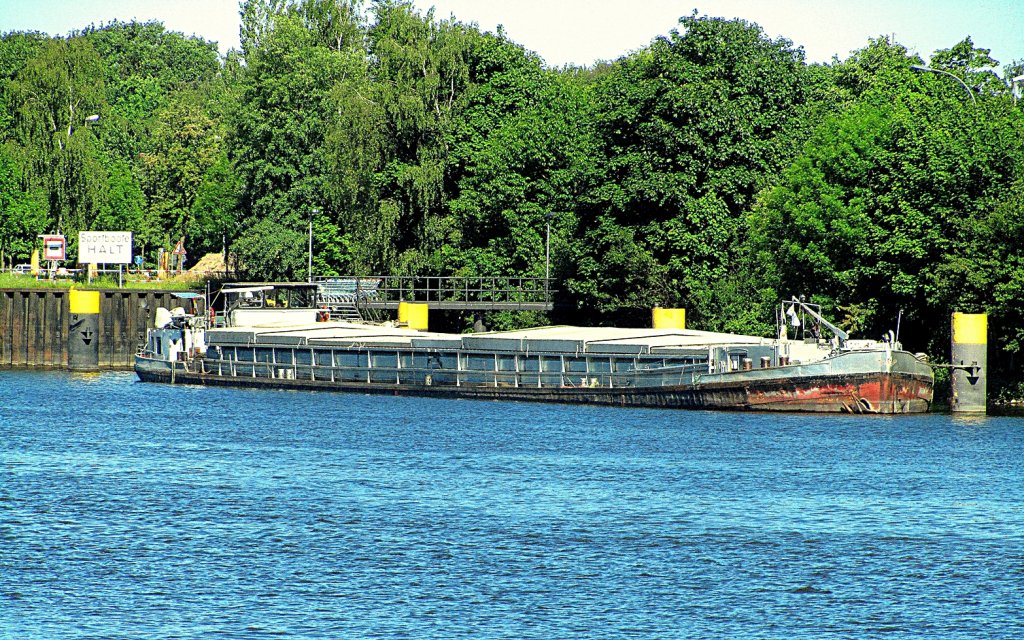 GMS MARINA ENI04025850,liegt im Oberwasser vor der Geesthachter Elb-Schleuse...
Aufgenommen: 24.5.2012