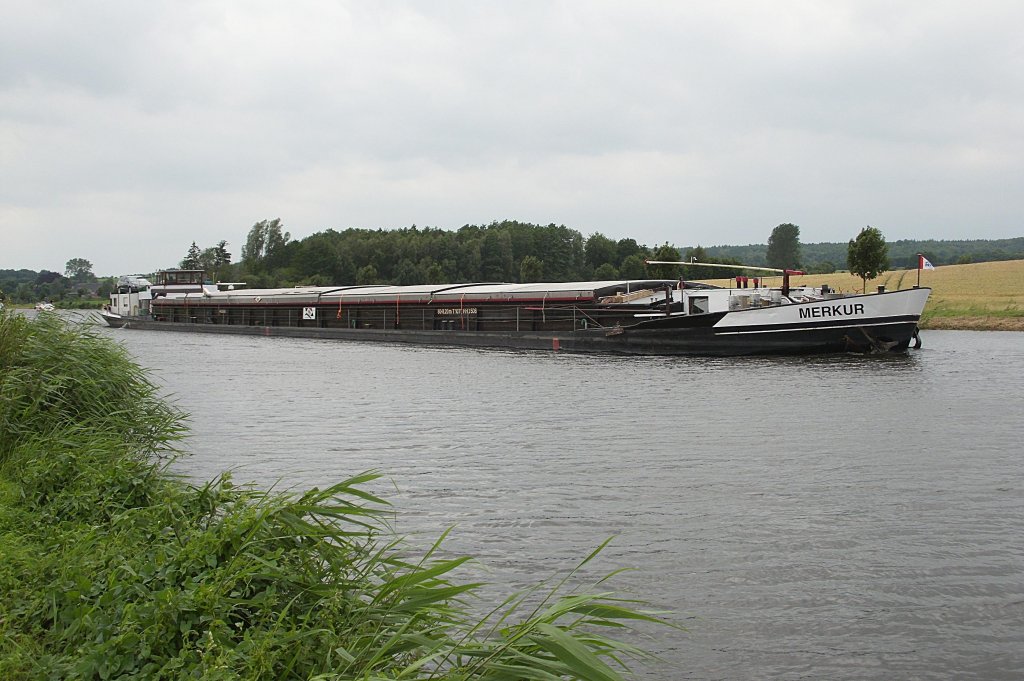 GMS MERKUR ENI o44o3640, kommt mit einer Ladung Kies durch den Elbe Lbeck Kanal... Aufgenommen: 9.7.2012