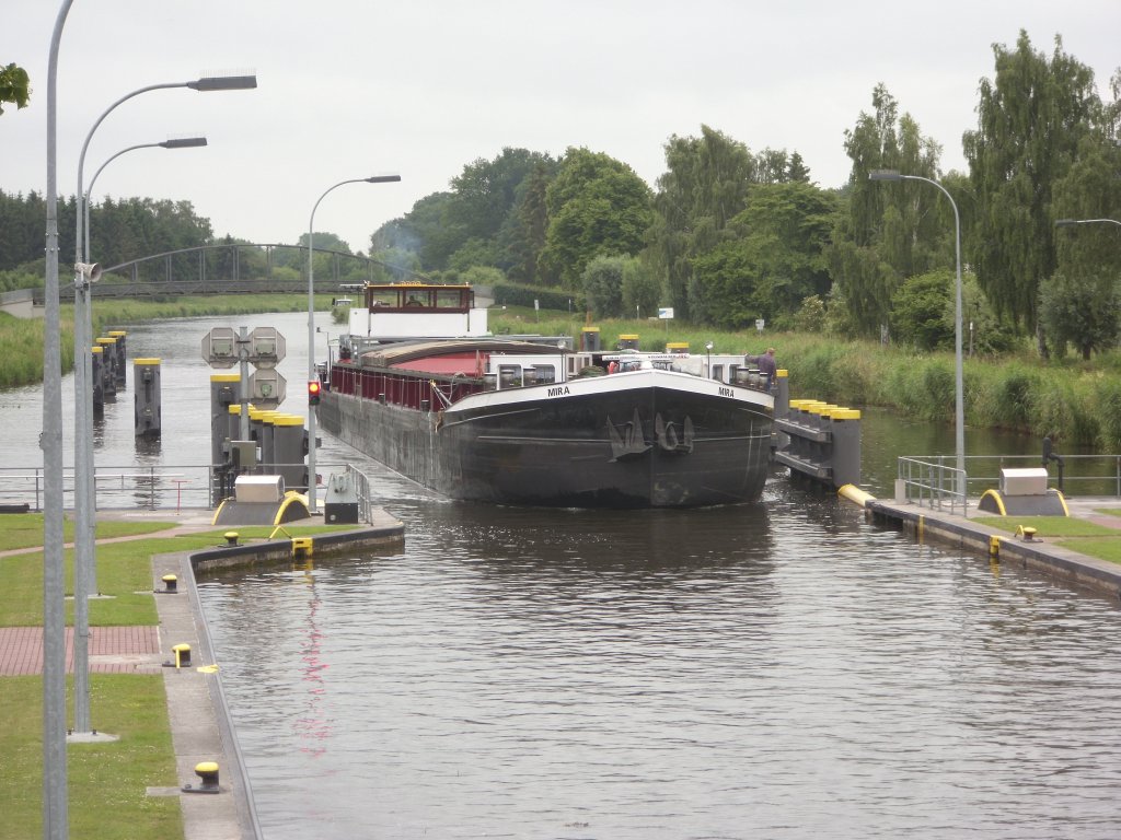 GMS MIRA ENI 04400560, luft in die Schleuse Berkenthin ein... Aufgenommen: 28.6.2012