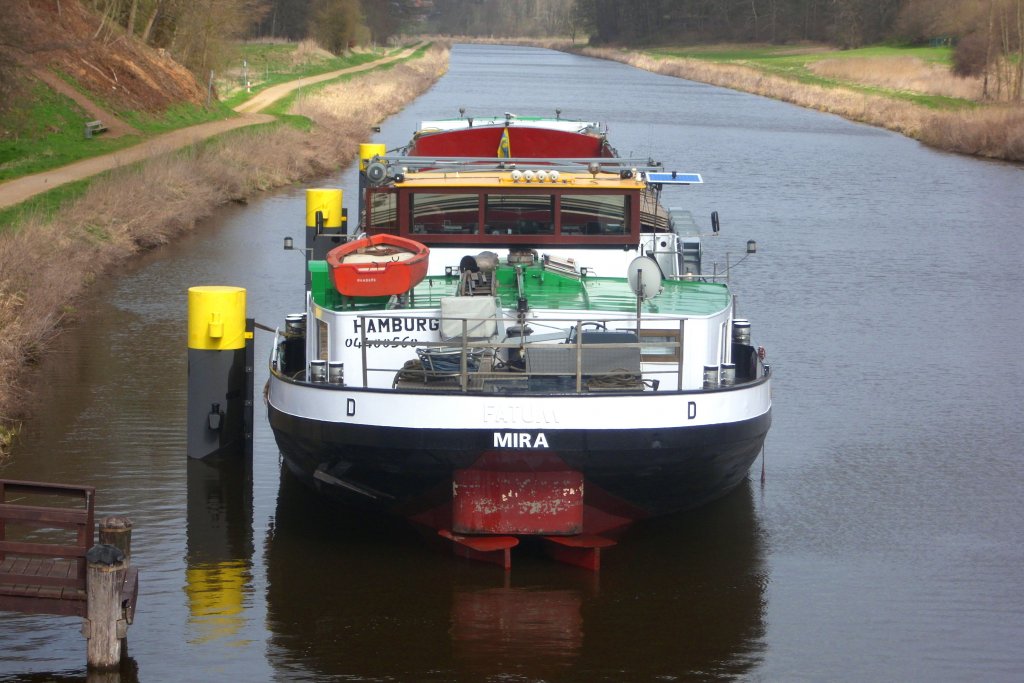 GMS MIRA ENI 04400560, liegt ELK-aufwrts am Dalben hinter der Berkenthiner Schleuse in Warteposition, weil der ELK wegen Reparatur an der Bssauer Schleuse noch bis 18:00 Uhr gesperrt ist... Aufgenommen: 30.3.2012