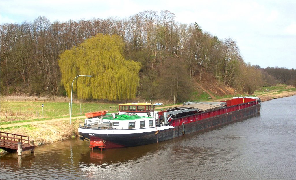 GMS MIRA ENI 04400560 wartet am Dalben hinter der Berkenthiner ELK-Schleuse auf die Aufhebung der Kanal-Sperre...  Aufgenommen: 30.3.2012