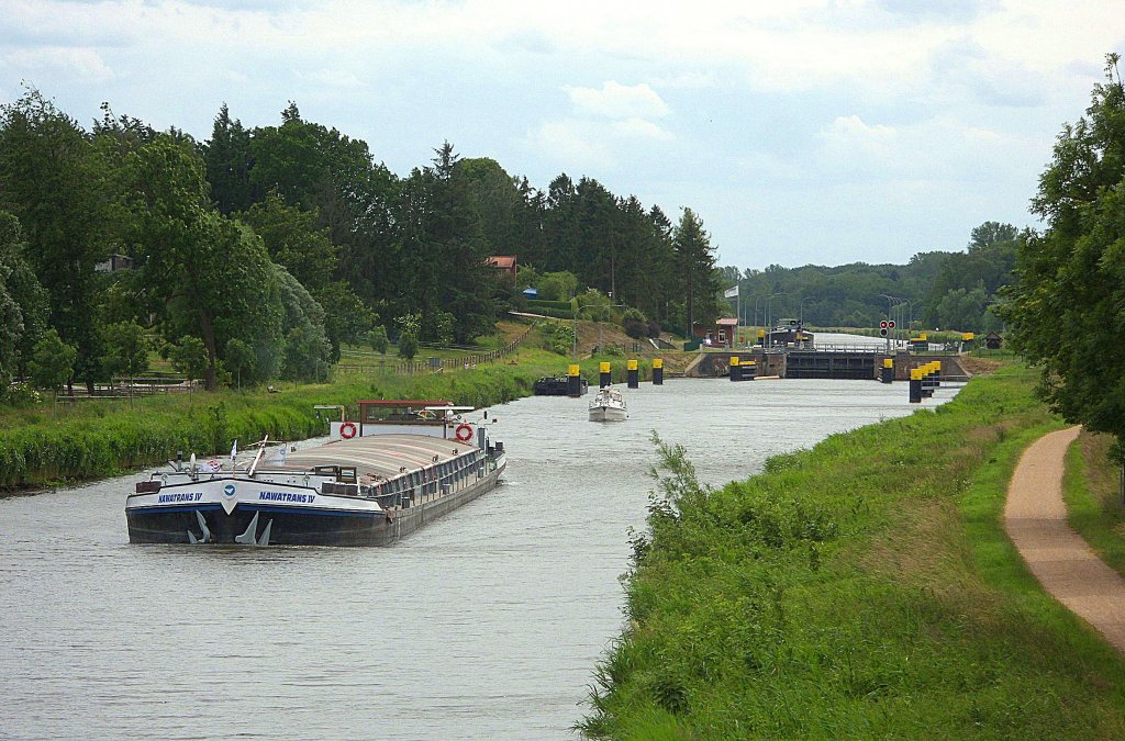 GMS NAWATRANS IV ENI 04003930, kommt hier von der Krummesser ELK-Schleuse...
Aufgenommen: 23.6.2012