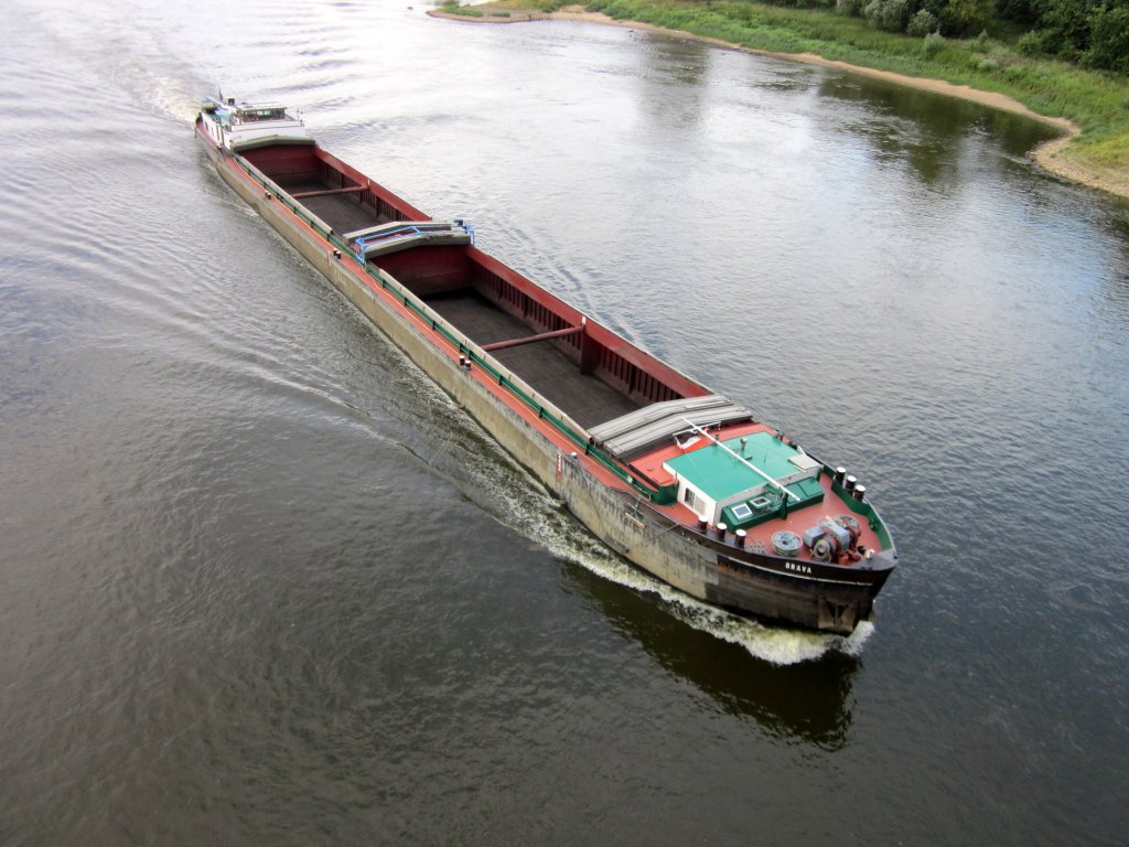 GMS Orava , 02318644 , am 26.08.2012 von der Trogbrcke des MLK auf der Elbe zu Berg fahrend fotografiert. 