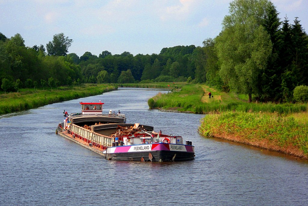 GMS PEENELAND 1 ENI 04023750, kommt mit Schrott vom Henningskai in Lbeck-Siems...
Aufgenommen: 12.6.2012