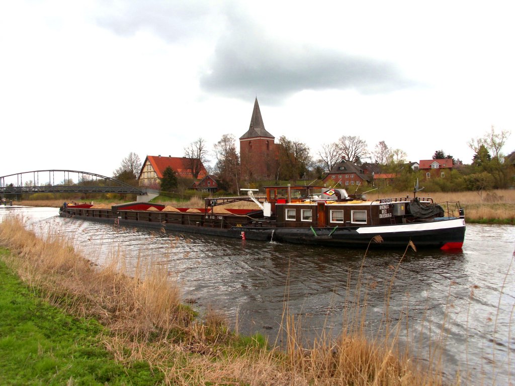 GMS RHENUS REX, ENI 04013450 , hat Kraftwerkssand in Salzgitter geladen und ist mit der Fracht hier vor der Schleuse Berkenthin im ELK unterwegs ...
Aufgenommen: 13.4.2012