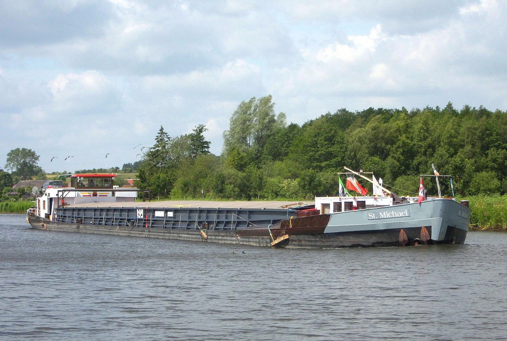 GMS ST: MICHAEL ENI 04401900, kommt von der ELK-Schleuse Neu Lankau mit Kurs zur Schleuse Behlendorf...  Aufgenommen: 23.6.2012
