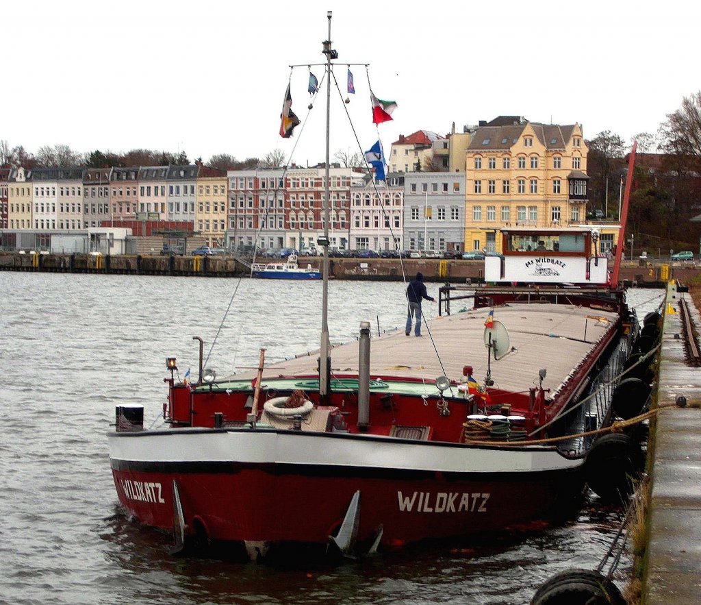 GMS WILDKATZ ENI 04008070, liegt beladen in Warteposition im Lbecker Holstenhafen... Aufgenommen: 26.11.2011