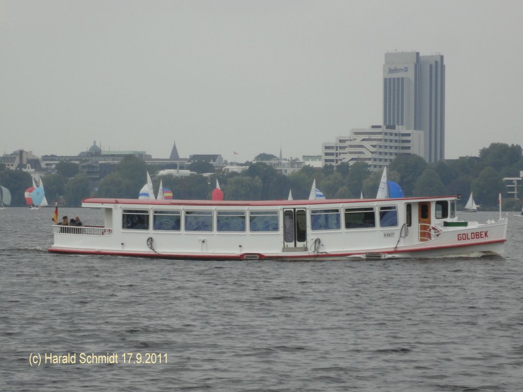 GOLDBEK am 17.9.2011 in Hamburg auf der Auenalster
Fahrgastschiff / La 22,22 m, B 4,96 m, Tg 1,46 m / Alster-Touristik GmbH (ATG) / 1951 bei Oelkers in Hamburg-Neuhof, DES mit MWM Dieselgenerator, 100 PS, 200 Pass. / 1961 MS mit 125 PS / 1971 anbau von Anlegemagneten / 1987 Totalumbau zum „Salondampfer“, 35 Pass. / 
