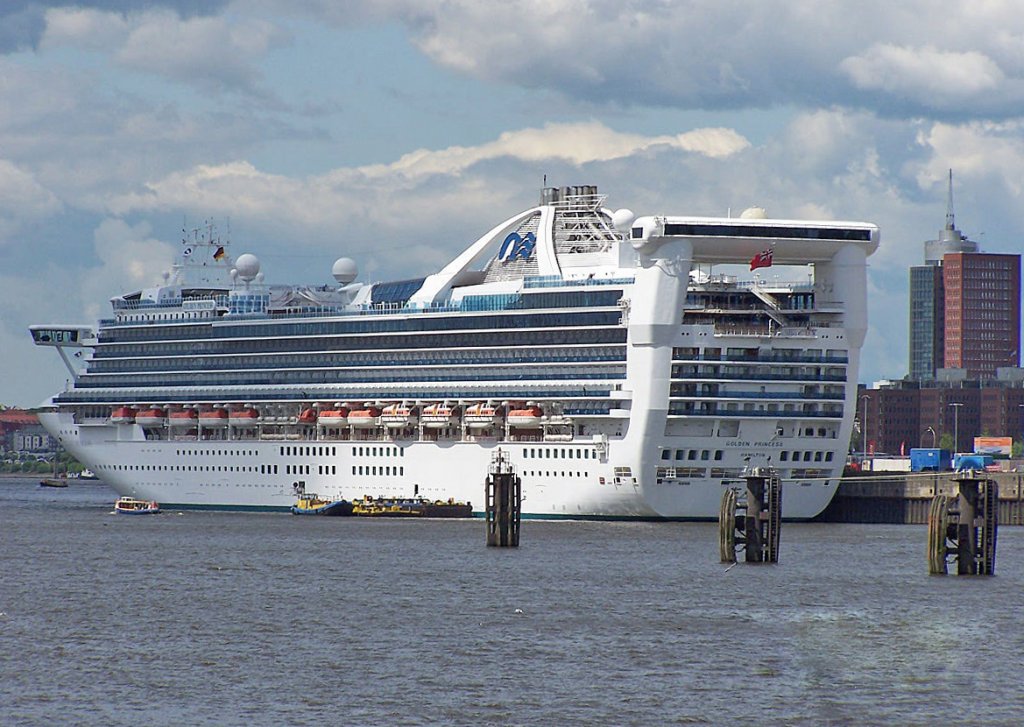  Golden Princess  in Hamburg.
Tonnage (BRT):	109.000 BRT	Anzahl Decks:	13
Baujahr:	2001	Max. Passagiere:	2.600
Lnge:	290 m	Breite:	36 m