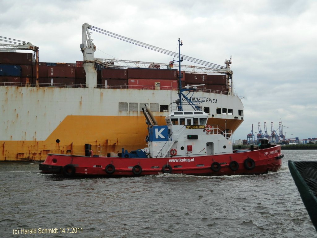 GRANDE AFRICA  (IMO 9130949) am 14.7.2011, Hamburg auslaufend, Hhe Docksland
Container + RoRo / BRZ 56.642, Tragf. 27.965 t /  La 214,0 m, B 32,25 m, Tg 9,7 m / 15.540 kW, 18,5 kn / 12 Pass. / 3.515 Kfz, 1.321 TEU / 
Grimaldi, Neapel, Italien / Heimathafen: Palermo, Flagge: Italien / 1998 in Palermo, Italien / 
mit Assistenzschlepper ZP CHALONE   (IMO 8103078 ) / La 28,5 m, B 10,36 m, Tg 5,06 m / BRZ 194 / 2 GM-Diesel, 2.238 kW, 11,5 kn, Pfahlzug: 45 t / Kotug, Hamburg /  Heimathafen Rotterdam, Flagge: Niederlande / 1982 bei Valley Shipbuilding, Brownsville, Texas, USA /
