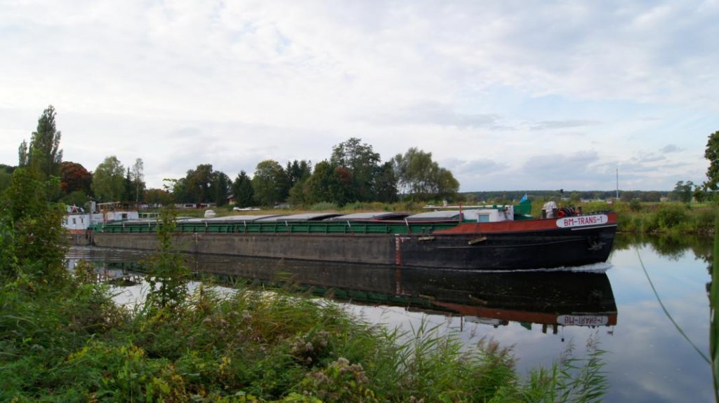 Gtermotorschiff  BM Trans - 1  aus Wroclaw auf dem Oder - Havel - Kanal bei Zerpenschleuse in Richtung Eberswalde unterwegs. 03.10.12 16:36 Uhr.