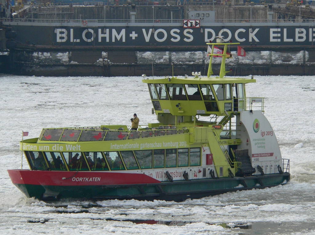 HADAG  Oortkaten  in der Elbe in Hamburg, 10.2.2012