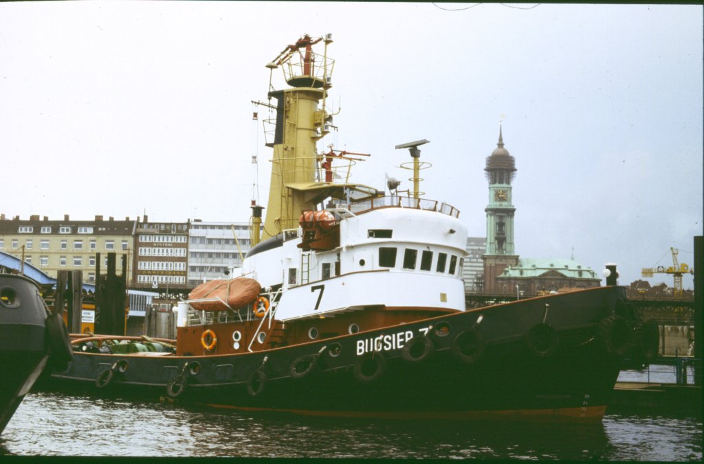 Hafenschlepper Bugsier 7 vor dem Michel (1986)