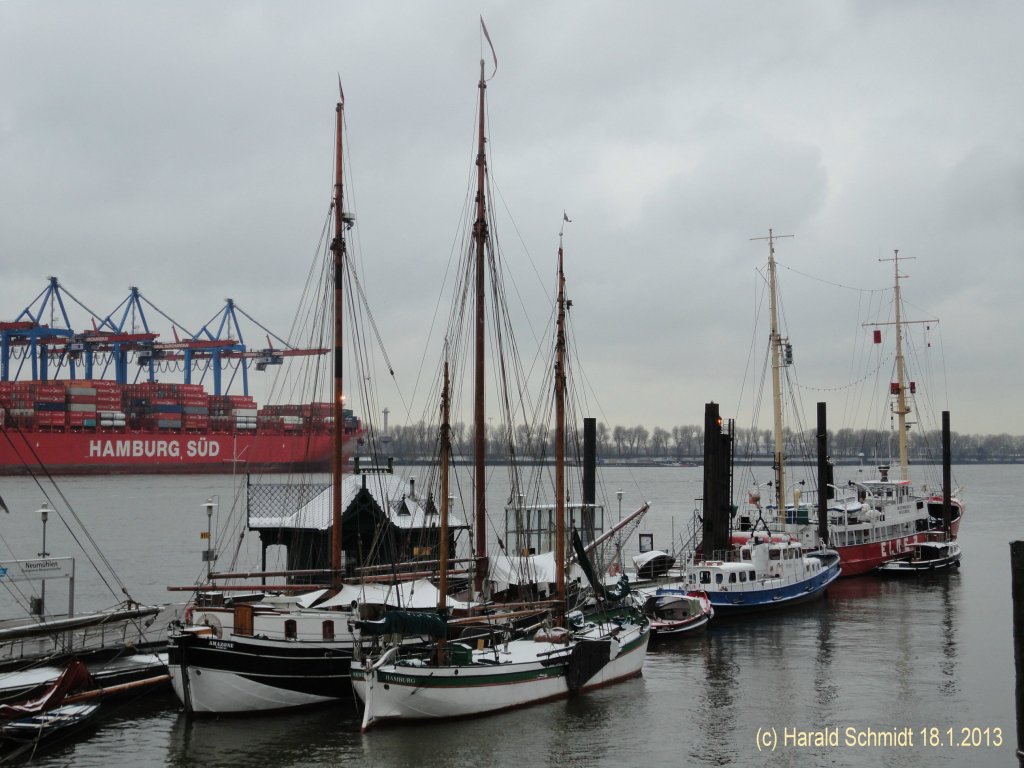 Hamburg am 18.1.2013: Winterruhe im Museumshafen Neumhlen/velgnne