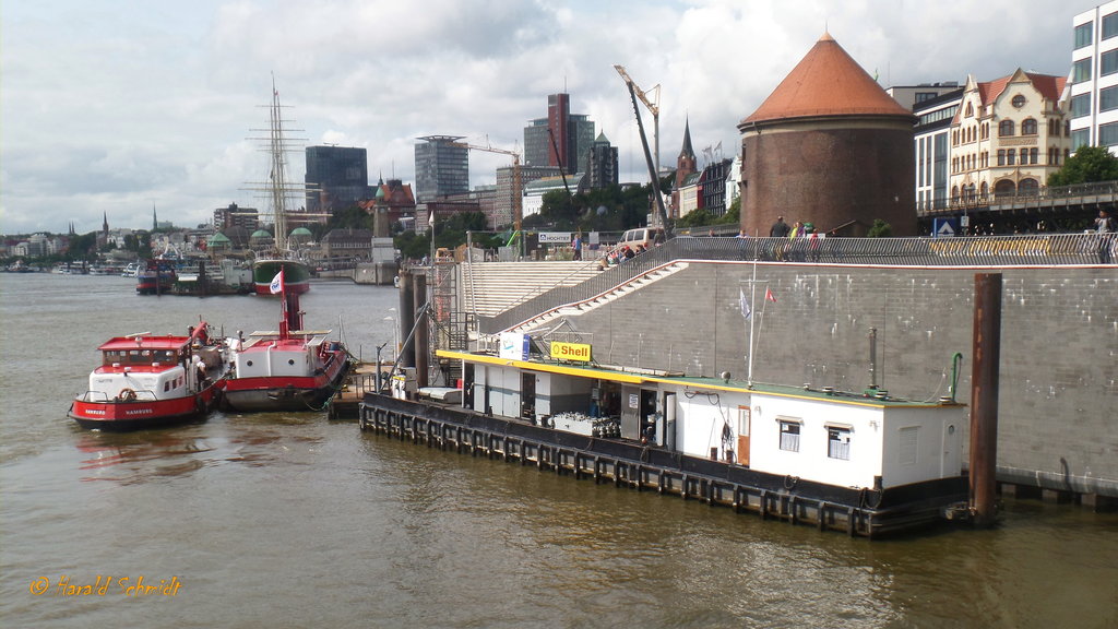 Hamburg am 21.8.2017: Bunkerstation (Wassertankstelle) Johannisbollwerk /