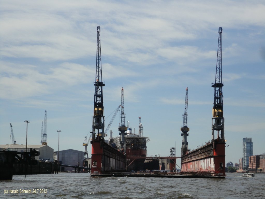 Hamburg am 24.7.2012: Werft Blohm & Voss, Einblick in das Dock 10