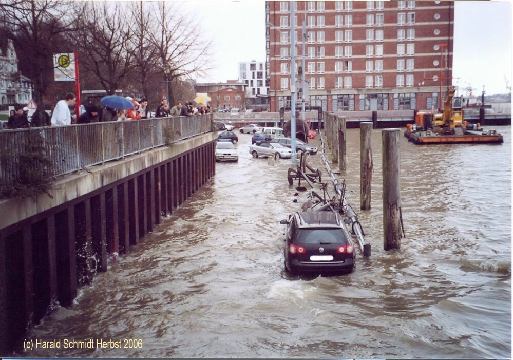 Hamburg Winter 2006: Hochwasser an der Elbe in Neumhlen