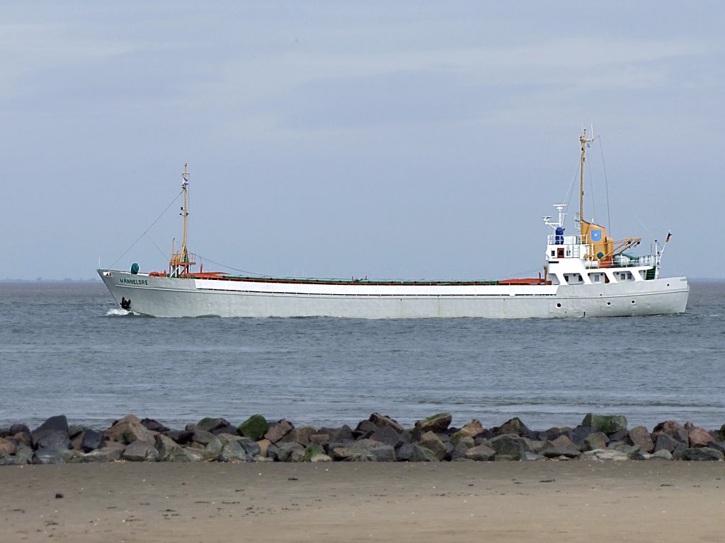 Hannelore (IMO-6602513;L=55;B=9mtr.)begibt sich bei Cuxhaven soeben in die Nordsee;090831