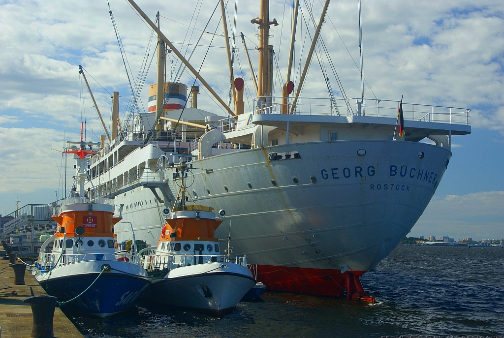 Hannes  Hafstein 2188 neben Seenotrettungskreuzer Hamburg (auer Dienst)im Stadthafen Rostock neben der MS  Georg Bchner  liegend. 03.08.2007. Gehrt zur Sammlung des SAR-Museum Rostock.