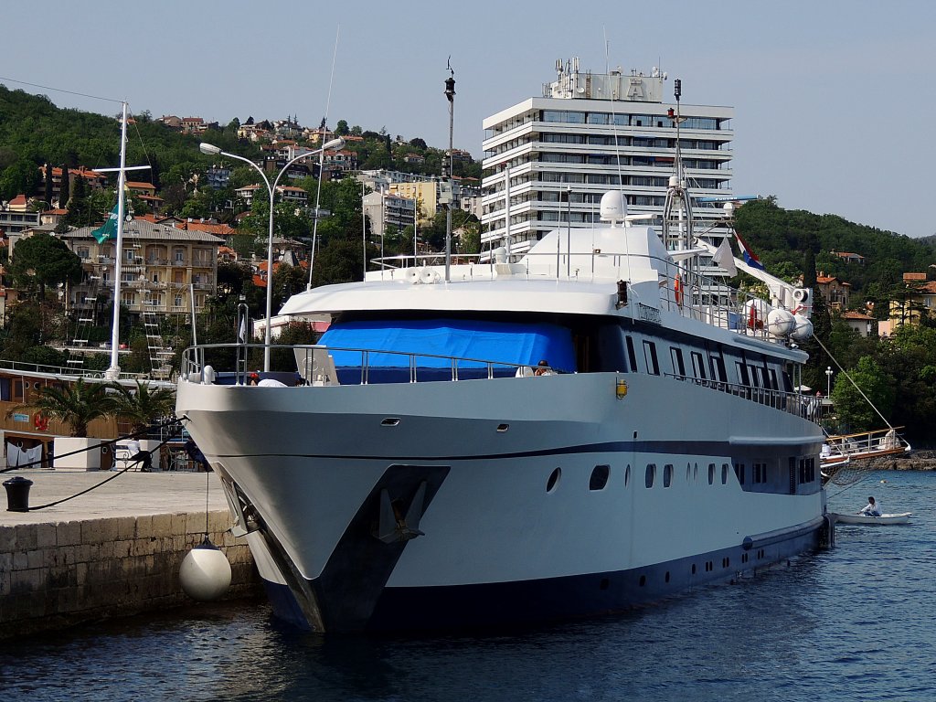 HARMONY.G(IMO:8984989; L=53; B=7mtr.; bietet 44 Passagieren sowie 17 Crewmitgliedern Platz, und hat soeben in Opatija angelegt; 130426