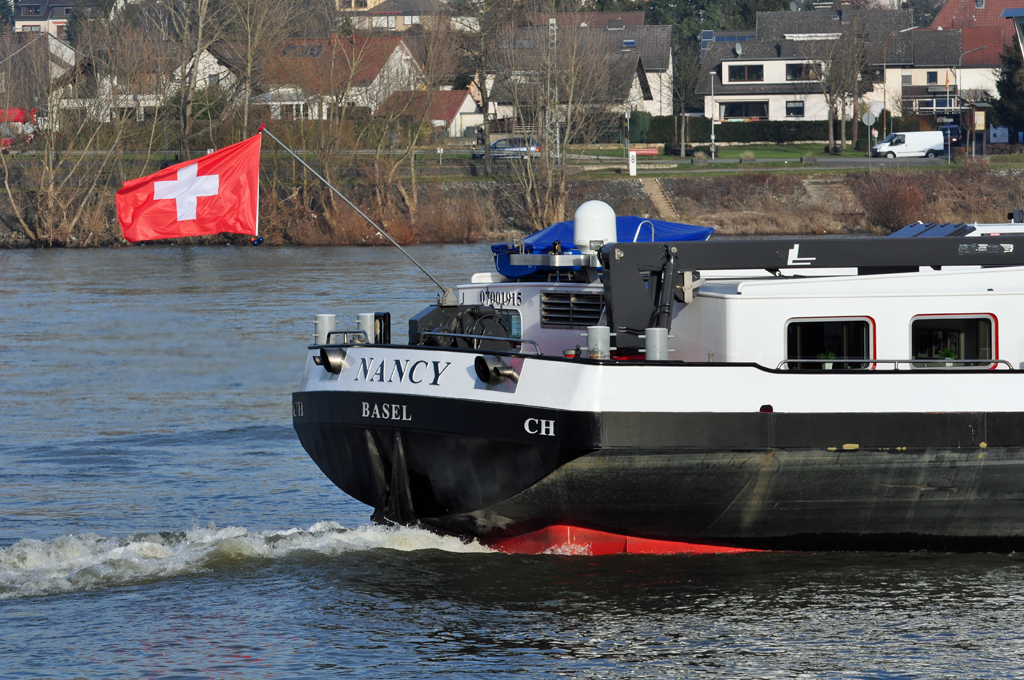 Heck des Tankers  Lucy  aus der Schweiz, bei Remagen - 17.01.2012